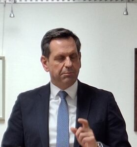 Ministerpräsident Olaf Lies zu Besuch im Auetal um sich über das Regionale Versorgungszentrum zu Informierten